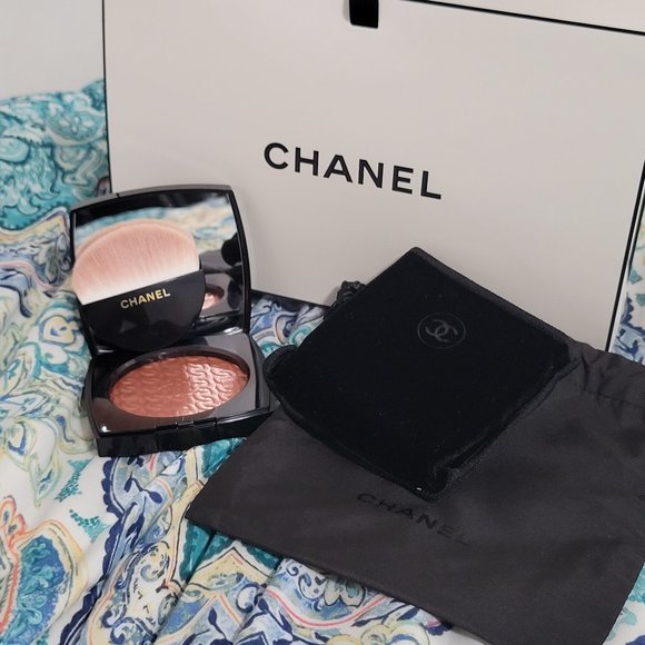 LES CHAÎNES DE CHANEL ILLUMINATING BLUSH POWDER